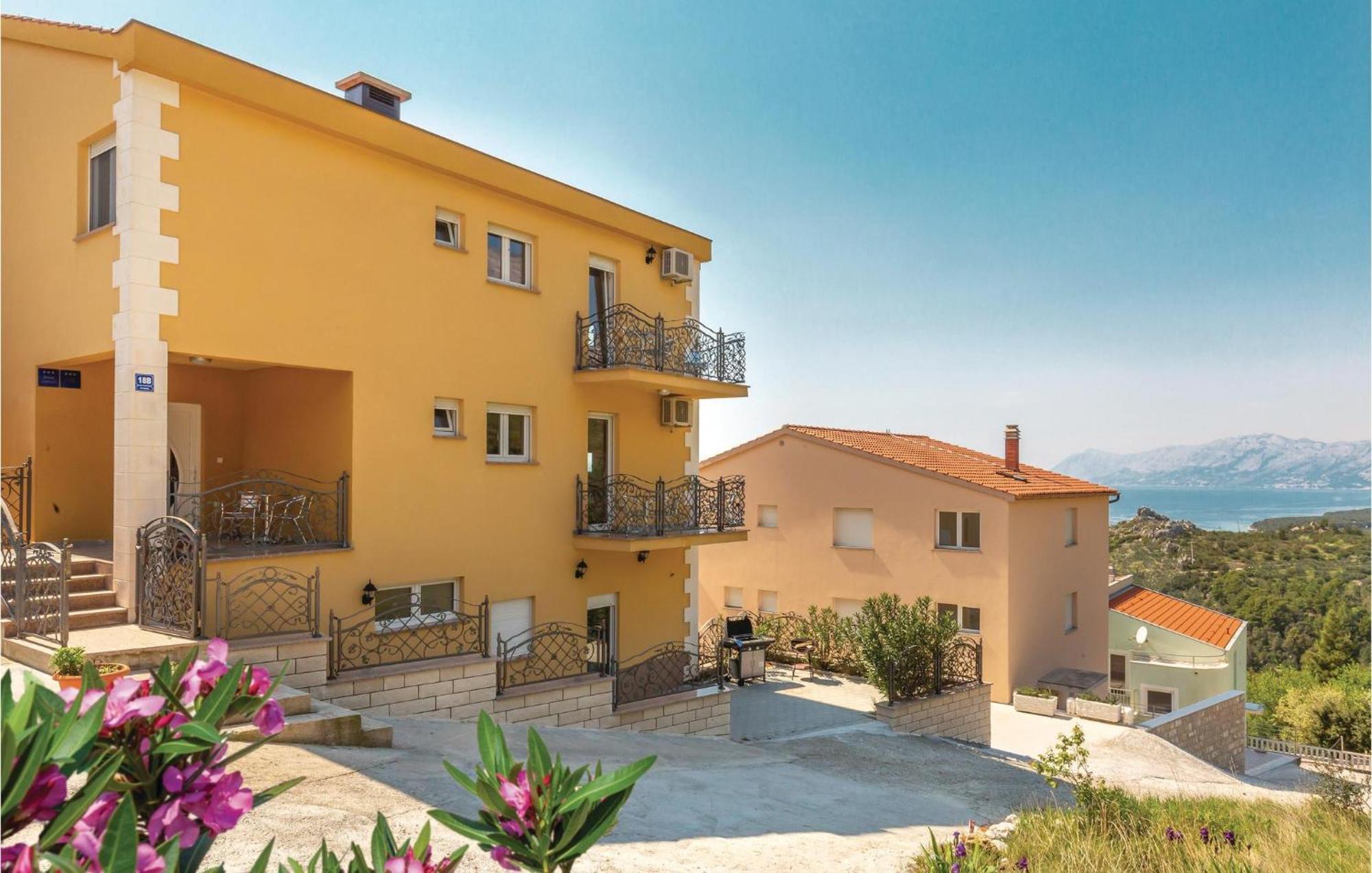 Beautiful Apartment In Krvavica With Kitchen Luaran gambar