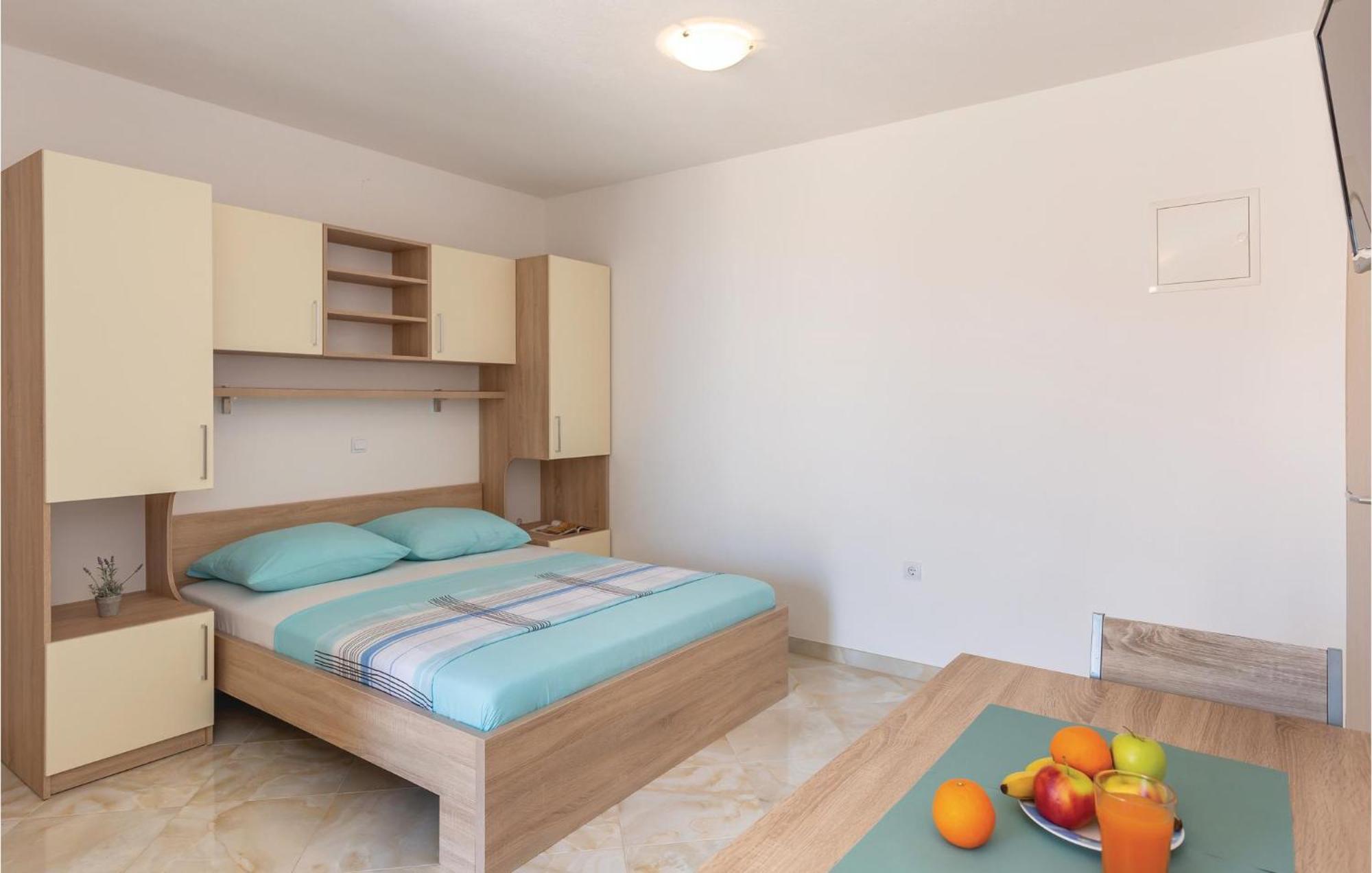 Beautiful Apartment In Krvavica With Kitchen Luaran gambar